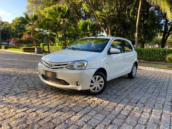 TOYOTA ETIOS 1.5 XS 16V FLEX 4P AUTOMÁTICO TOYOTA ETIOS 1.5 XS 16V FLEX 4P AUTOMÁTICO
